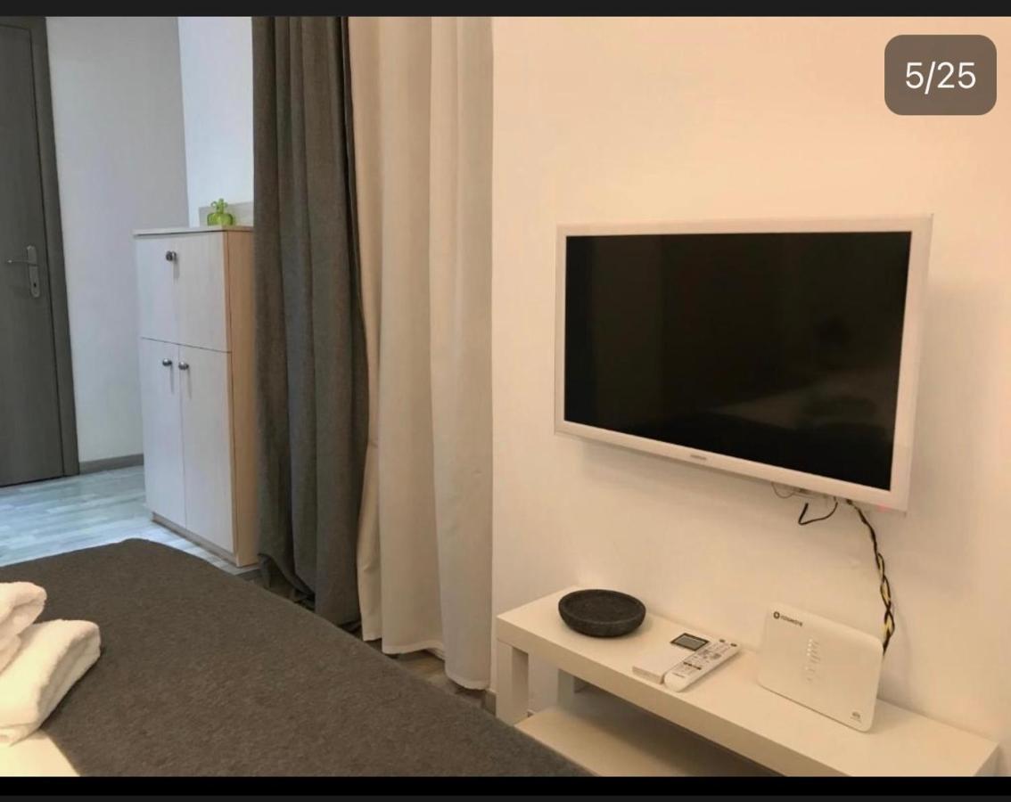 Small Budget Diamond Apartment In Agias Sofias. Thessalonique Extérieur photo