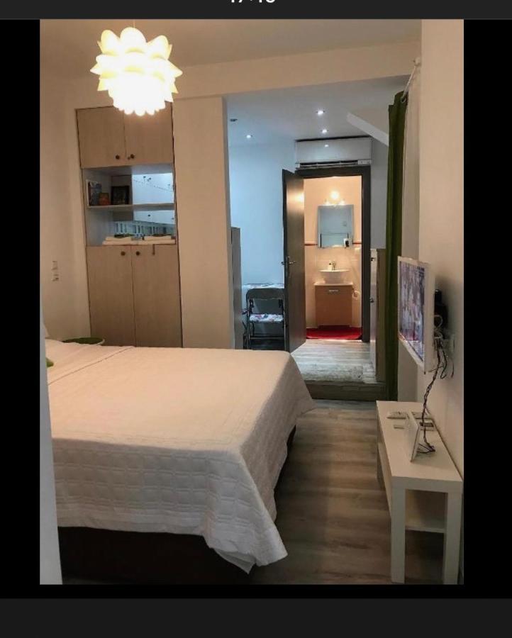 Small Budget Diamond Apartment In Agias Sofias. Thessalonique Extérieur photo