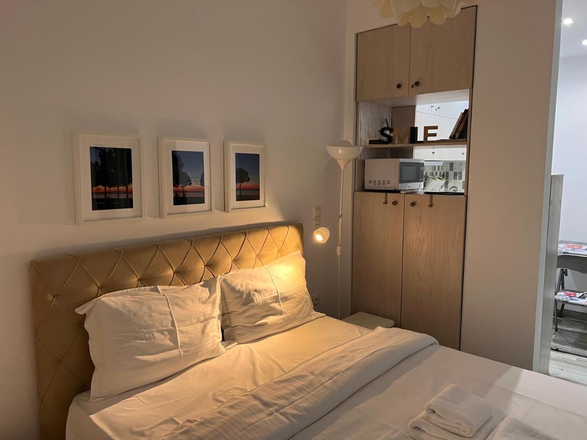 Small Budget Diamond Apartment In Agias Sofias. Thessalonique Extérieur photo