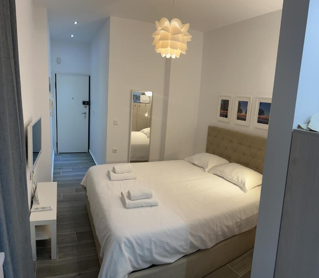 Small Budget Diamond Apartment In Agias Sofias. Thessalonique Extérieur photo
