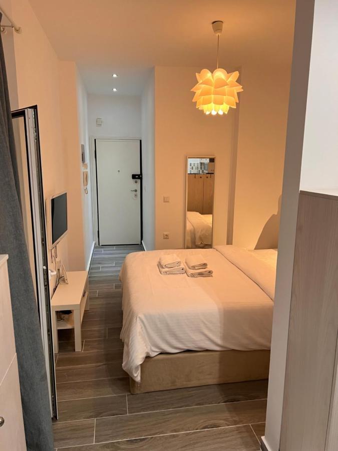 Small Budget Diamond Apartment In Agias Sofias. Thessalonique Extérieur photo