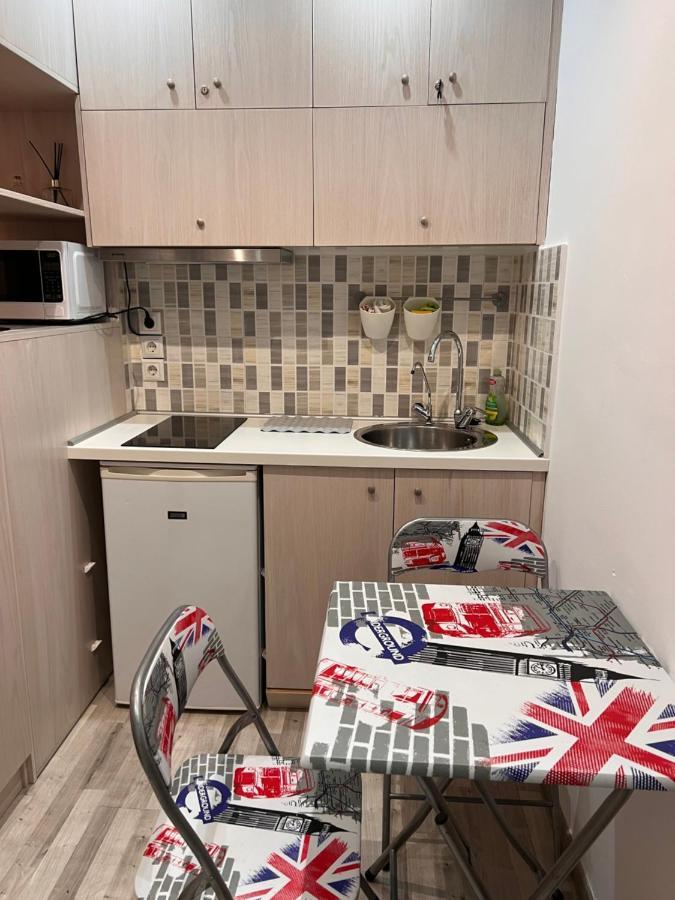 Small Budget Diamond Apartment In Agias Sofias. Thessalonique Extérieur photo