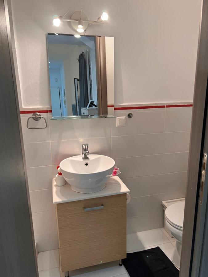Small Budget Diamond Apartment In Agias Sofias. Thessalonique Extérieur photo