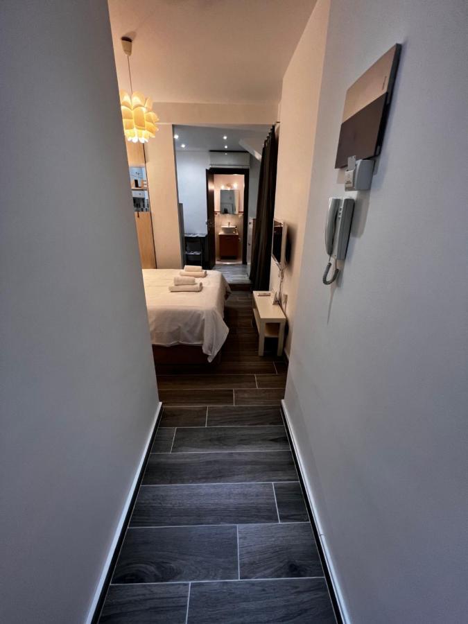 Small Budget Diamond Apartment In Agias Sofias. Thessalonique Extérieur photo