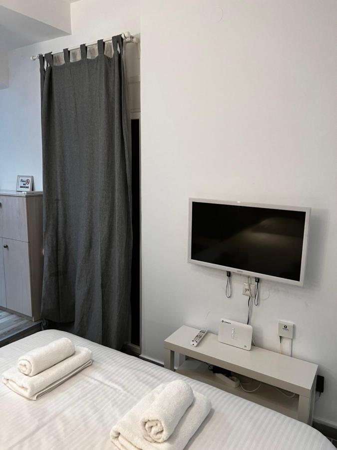 Small Budget Diamond Apartment In Agias Sofias. Thessalonique Extérieur photo
